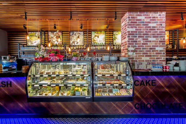 endüstriyel cafe bar dolabı ve soğutucu fotoğraf çekimi